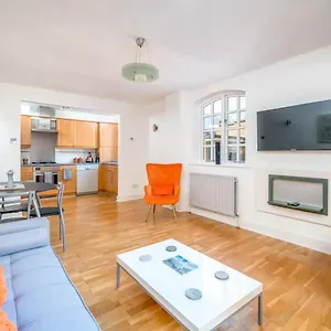 Apartment Trustay Bridge, London