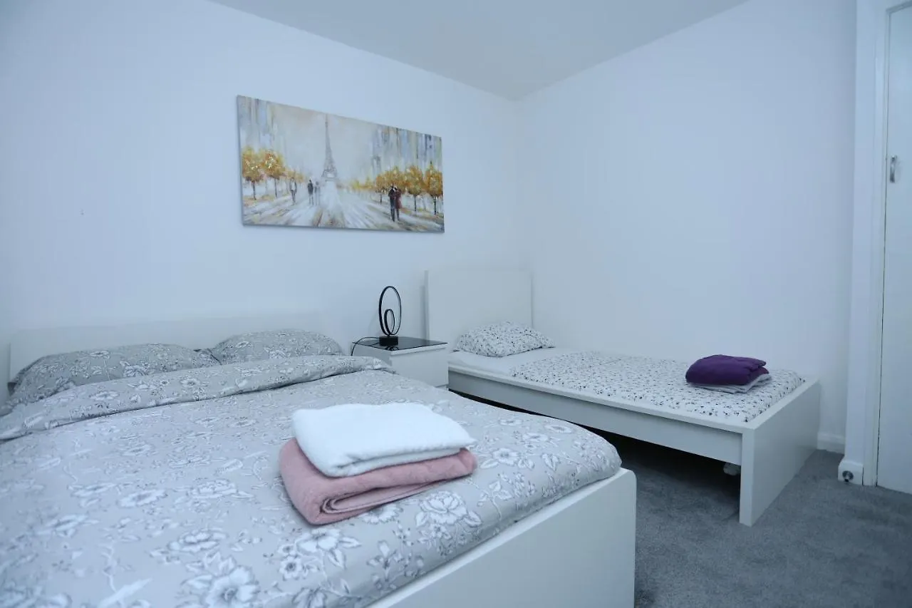 Apartment Abbeywood Station House London United Kingdom